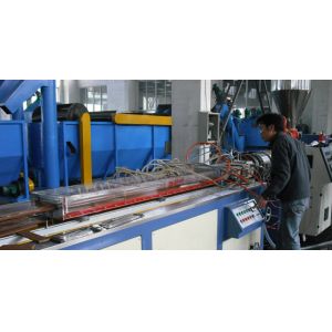 Wood Plastic Composite Machinery For Plastic Extrusion Molding Process