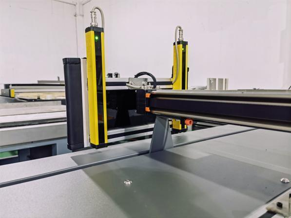 High Accurate CNC Gluer Water Based CNC Gluing Machine With 2 Workstations
