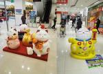 White Color Shopping Centre Decorations Self Standing Fiberglass Fortune Cat