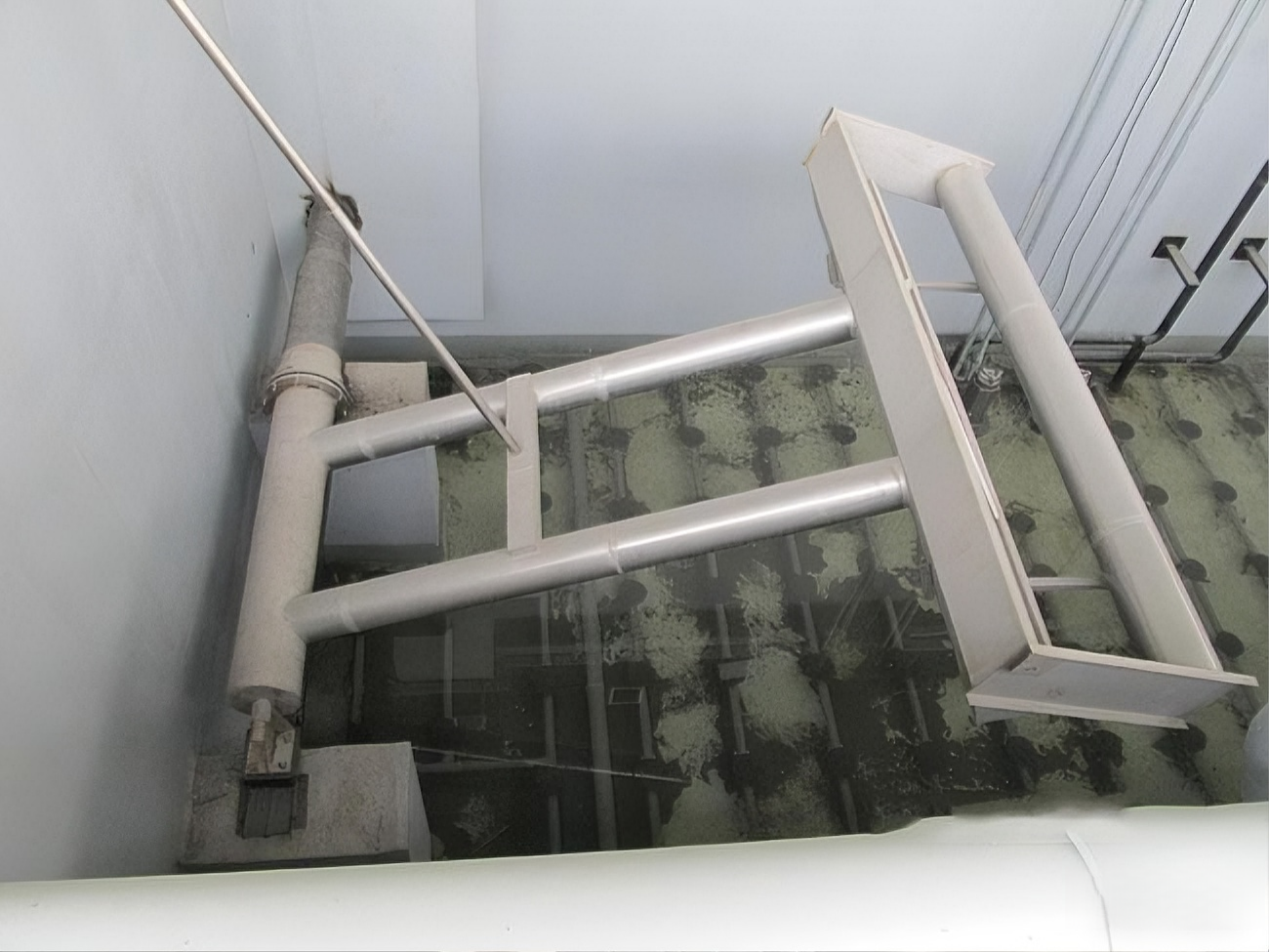 China Anti Floating Silver Wastewater Treatment Decanter Plant SBR Decanter Process Rotating factory