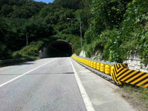 China Rotating Anti Collision Guardrail Highway Rolling Guardrail Barrier factory