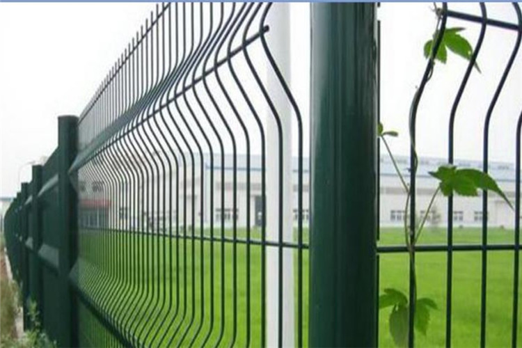 1.8 m Hot Dipped Galvanized Welded Wire Mesh Fence Panel PVC Coated Green Fence Panels Top With Barbed Wire