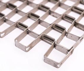 China Galvanized Horseshoe Hinged Stainless Steel Conveyor Belt Wire Net factory