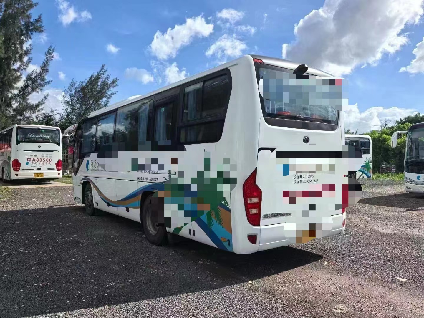 38-Seat Hot ZK6906 Tour Bus 2019 with Diesel Fuel and 6-8L Engine Capacity
