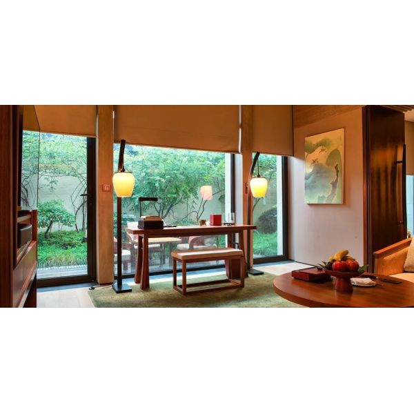 China Hotel Project Apartment Dining Set Beech Walnut Apartment Chairs factory