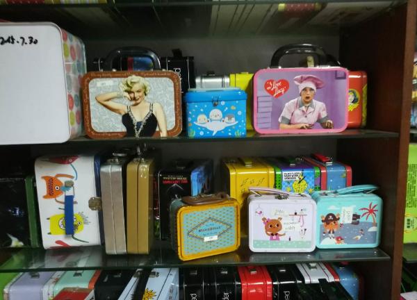 Small metal suitcase box with handle for Chocolate,candy ,cosmetic or gift for