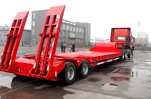 Semi-Trailer 150ton Heavy Duty 4 Line 8 Axle Low Bed Trailer with 32 Tyres and Gooseneck