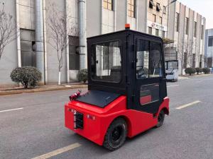 China 15000 kg Electric Towing Tractor Hydraulic Steering Fully Enclosed Cab With Walking Alarm Light factory