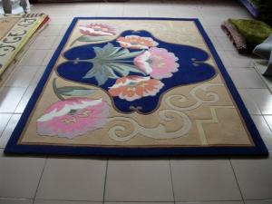 China Traditional Design Flower Handtufted acrylic carpet factory