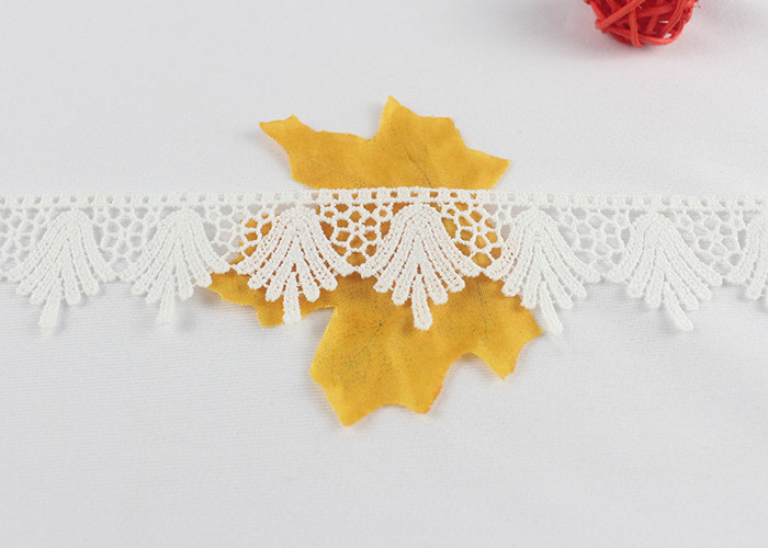 Hollow Out Polyester Edging Lace Trim , Decorative Water Soluble Lace Trim For Sewing