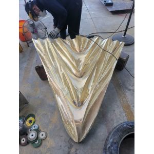 Customized Copper Art Sculpture Bubble Wrap Securely Packed