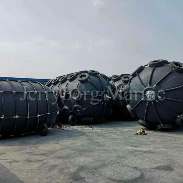 China 2.5m*4.0m Ship Docking Pneumatic Yokohama Marine Fenders factory
