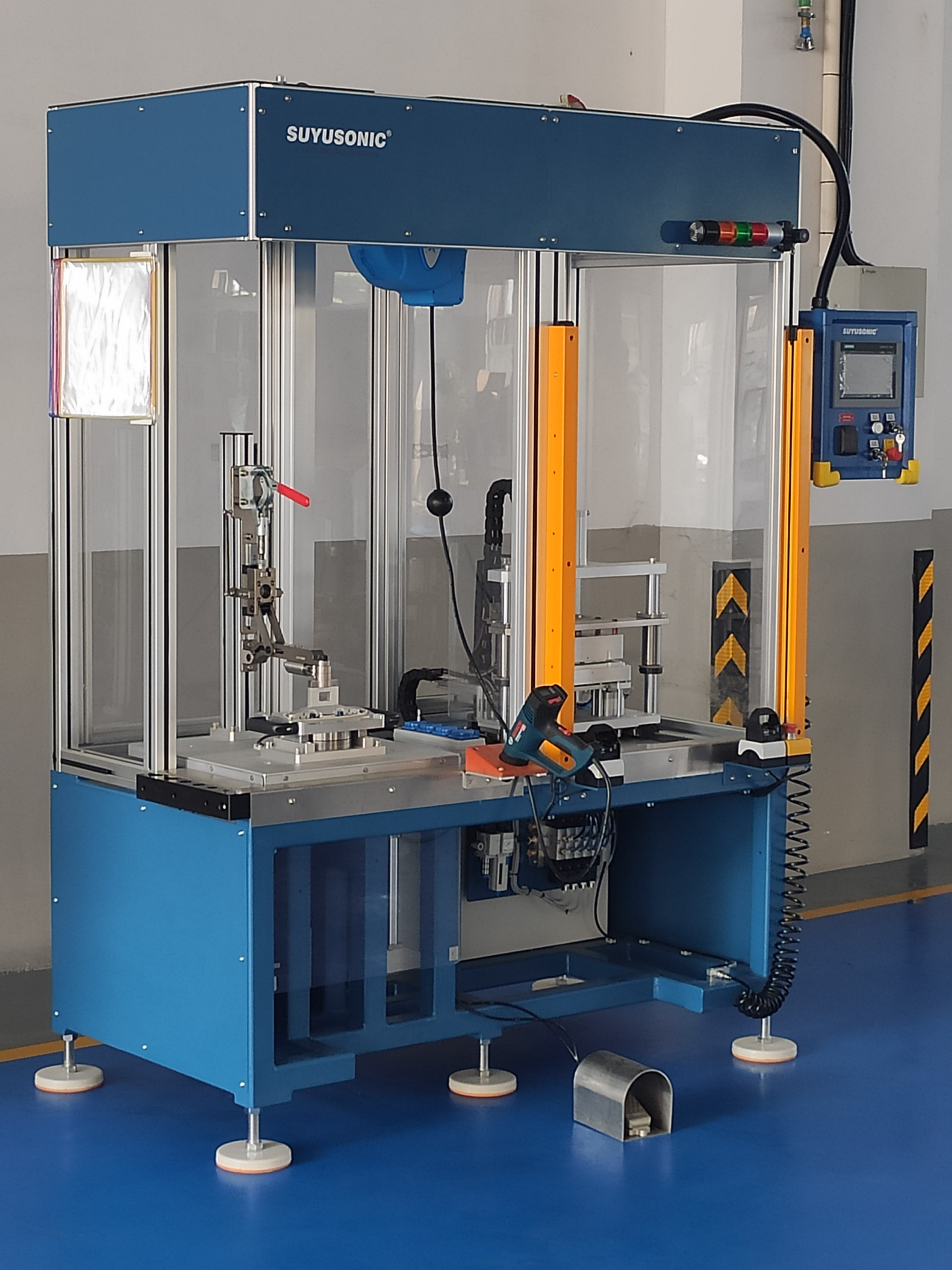 New Plastic Welding Workstation and Car Interior Lamination Equipment with 1000 KG Capacity and 6000*1500*2000MM Dimensions