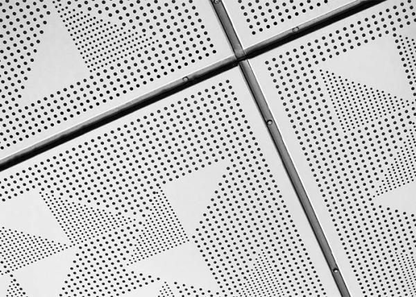1.5mm Thickness Aluminum Perforated Metal Ceiling Monolithic Appearance For