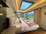 Customized Outdoor Glass Bright Cottage for Couples Holiday in Contemporary