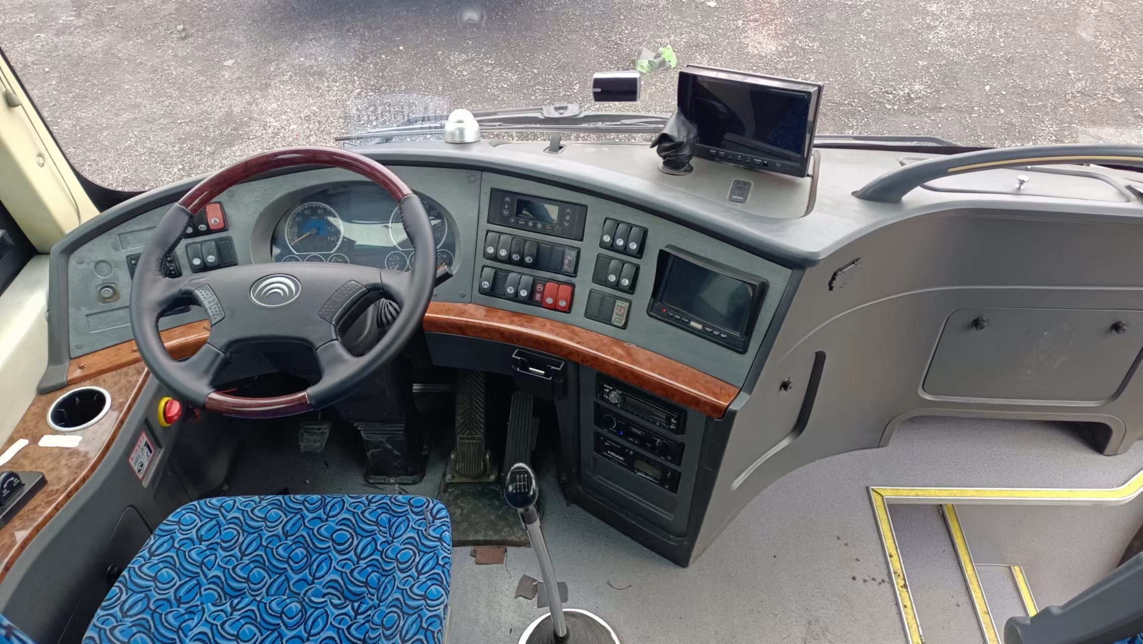 China Yutong Bus Prices 2016 Youngtong Bus 51 Seats Leaf Spring Good In Bad Road Deisel