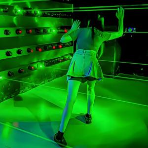 China Indoor Laser Light Game Professionnel Mobile Laser Maze Game With Software factory