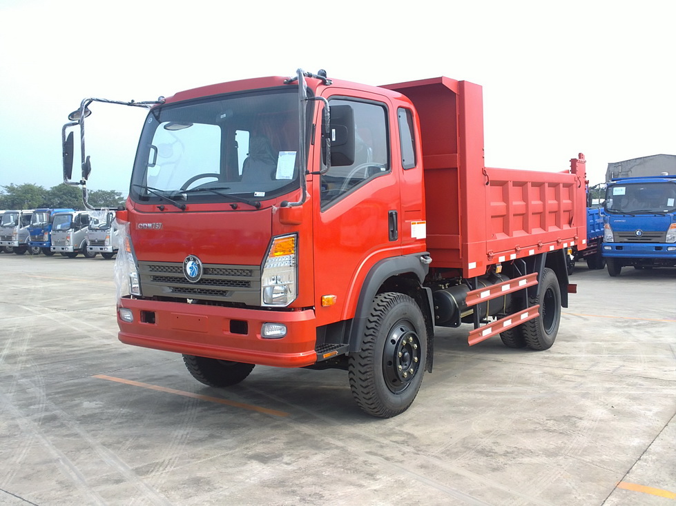 DUMP TRUCK