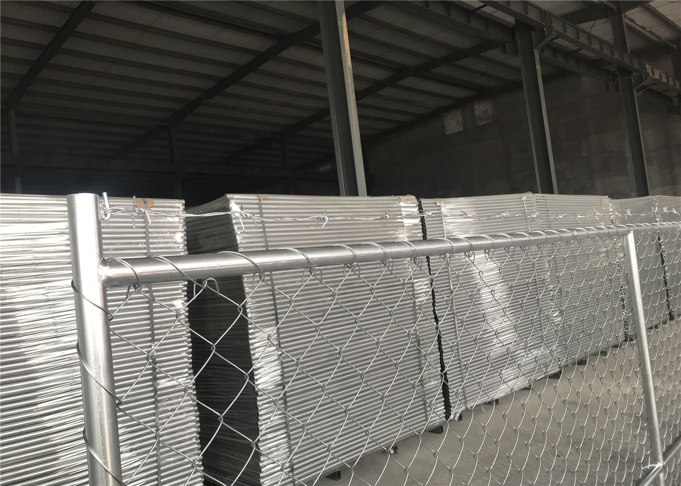 1⅝"(42mm) wall thickness 16gague mesh 75mm x 75mm diameter 11.5 gauge HDG chain link fence panels for construction site