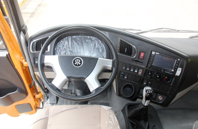 Sino Truck New Urban Construction Debris 6*4 Drive Mode 10 Tires Low Roof Left Hand Drive