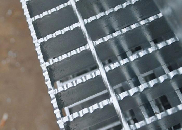 Hot Dipped Galvanized Serrated Steel Grating Platform Floor Grid Welded