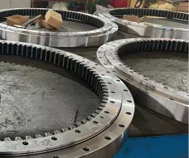 China Case CX130 Excavator Slewing Bearing Industrial Turntable Bearing KNB 10130 factory