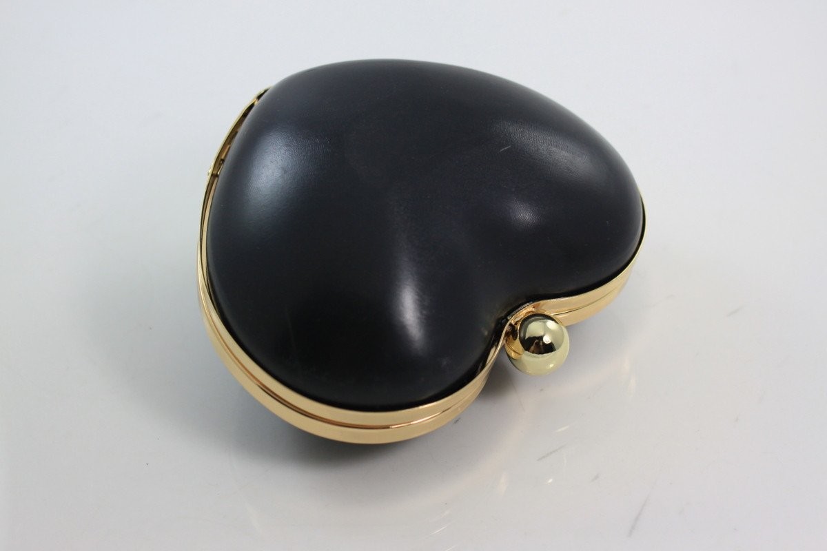 Single Ball Closure Heart Shape Plastic Wallet Frame