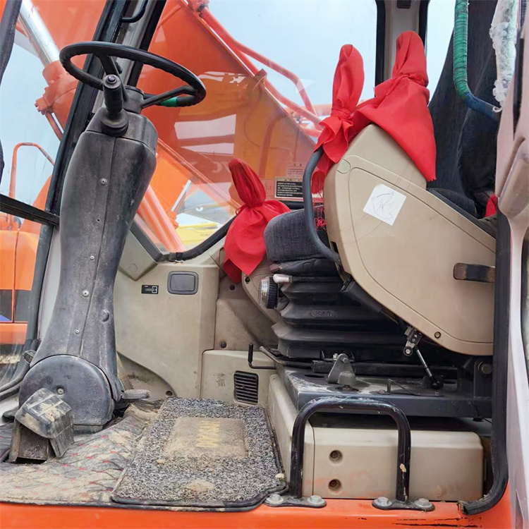 15 Ton Doosan DH150-7 Crawler Excavator Made in Korea with 13900 KG Operating Weight