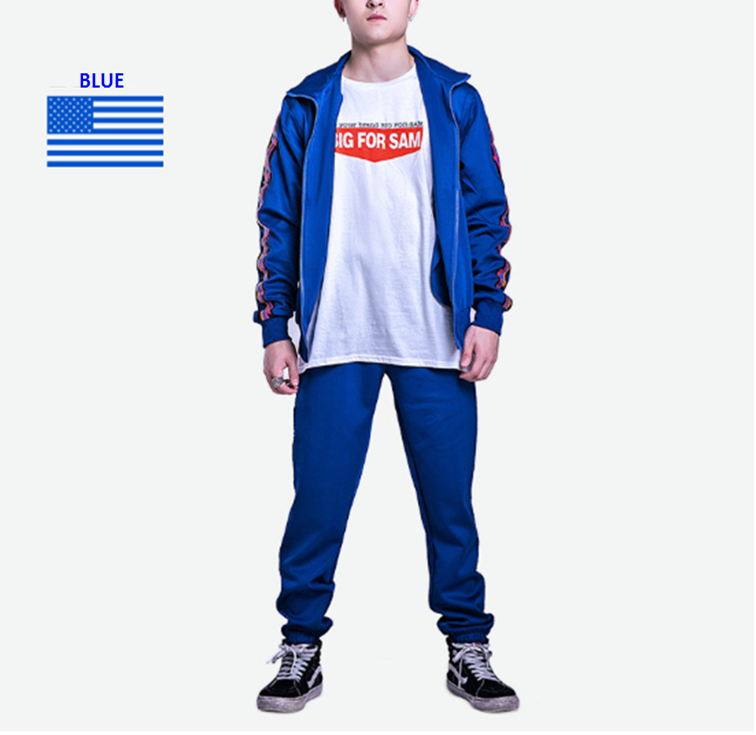 Striped Design Mens Sports Tracksuits For Spring Customized Logo Anti Shrink