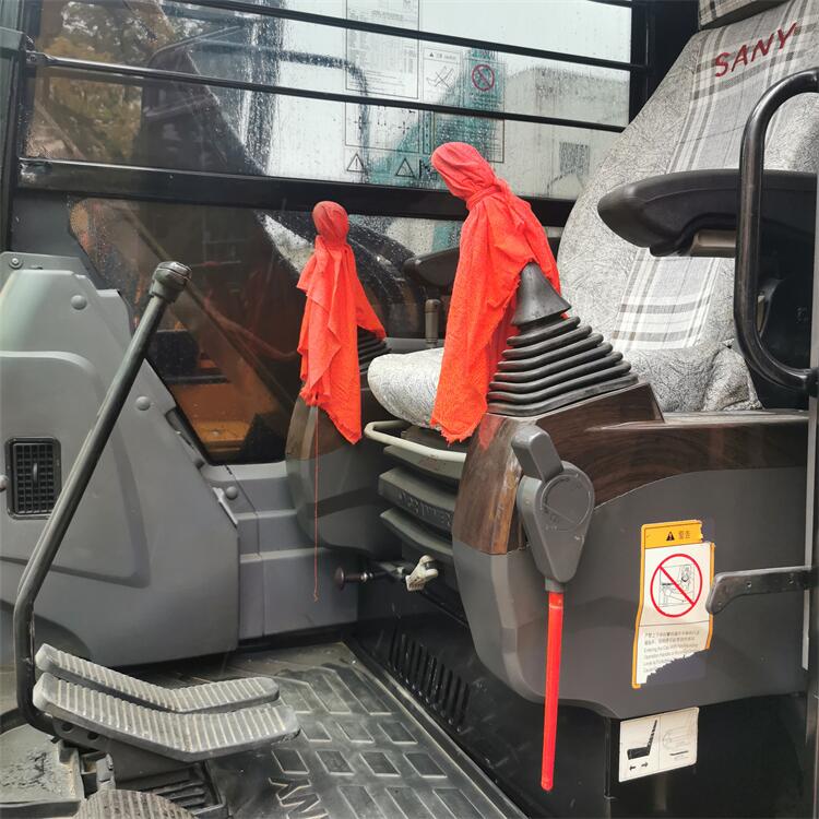 Earth-moving Machinery Rubber Track Sany 75 Mini Excavator Machine with Blade Used