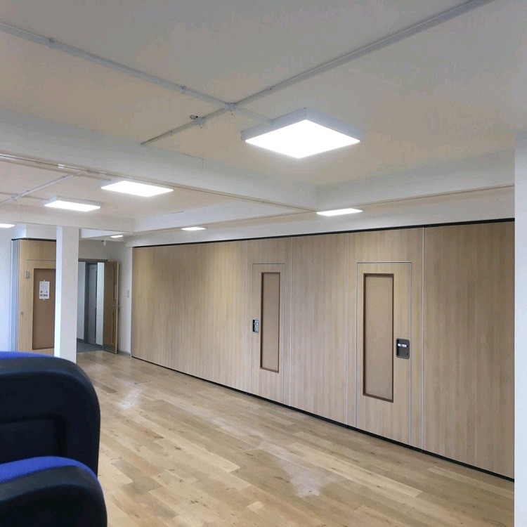 Sliding Folding Partition Walls Wooden Acoustic Soundproof Mobile Partition Foldable Wooden Doors