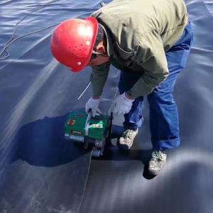 China HDPE Geomembrane 1m-8m Width Waterproof Dam Pond Liner Density 0.940g/cm3 factory