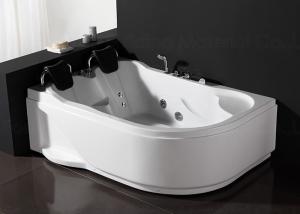 China Indoor White Acrylic Jacuzzi Corner Bathtub 2 Skirted Air Bubble factory
