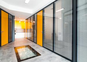 China Sound Proof Double Glass Partition Wall System 12mm+12mm Hollow Space factory