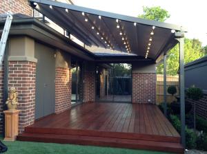 China Aluminum Alloy Retractable Awning Waterproof PVC Retractable Patio Awning factory