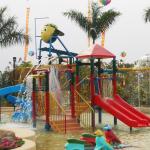 Kids’ Water House Playground Structures With Water Slide, Climb Net, Water Spray