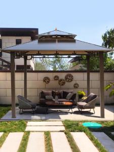 China Top Durable Deluxe Steel Roof Outdoor Gazebo with Hardtop Metal Roof Tent Gazebo factory