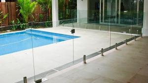 China Transparent Outdoor Glass Fence , Fully Frameless Glass Pool Fencing factory