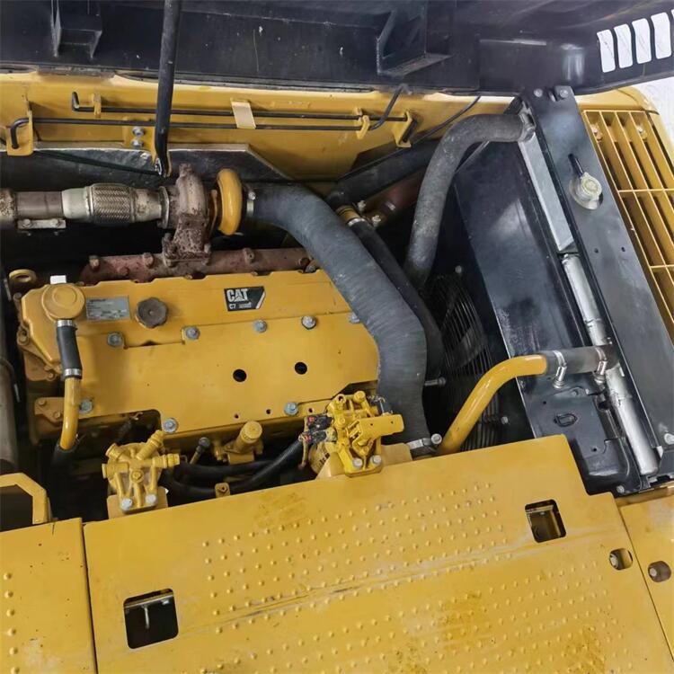 Good Health Japan Original Used CAT 320D2 Crawler Excavator Most Affordable in Japan