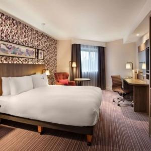 China Villa Star Hotel Bedroom Sets Solid Wood Resort Hotel Commercial Furniture factory