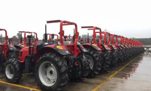 China 80hp Wheel Horse Lawn Tractor , 2300rpm Dongfeng Tractor DF804 factory