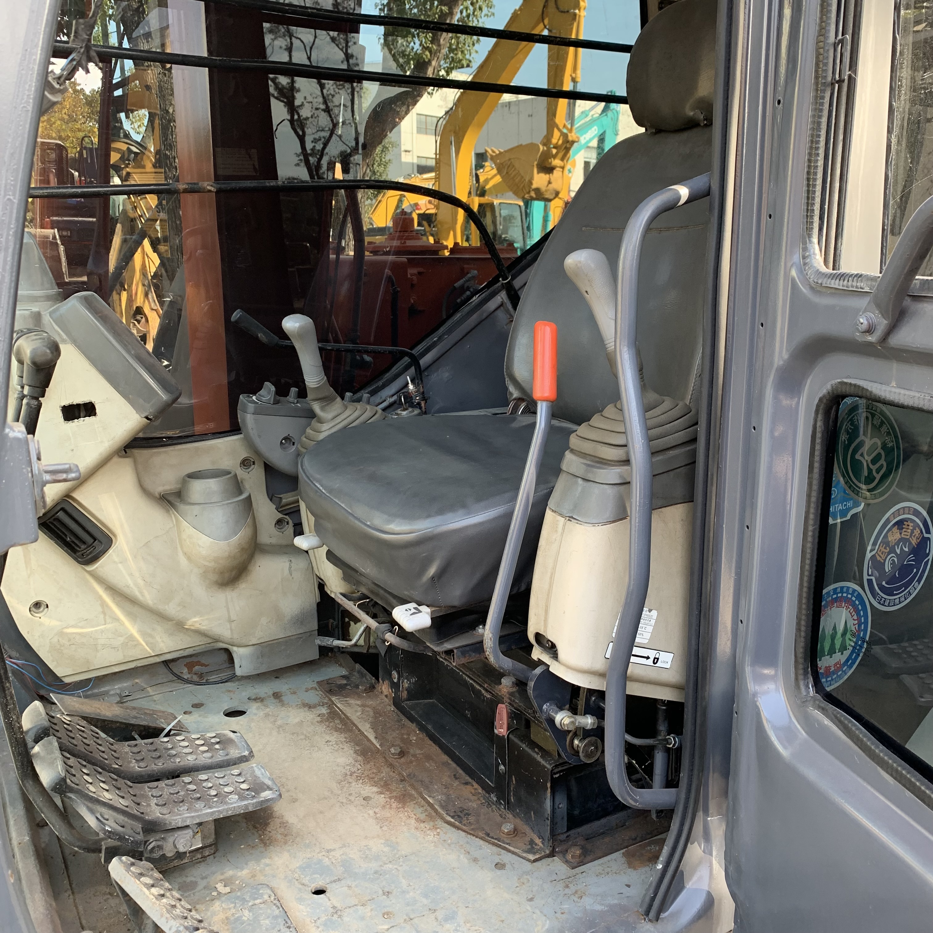 Excavate 6 tons of durable hydraulic tracked Hitachi 60 second-hand excavator, with low price and good excavation perf