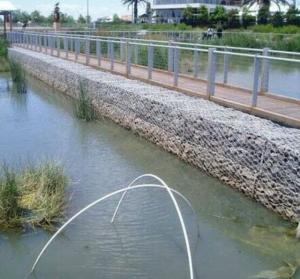 China Double Twisted Filling Gabion Baskets Revetment Landscape Net factory