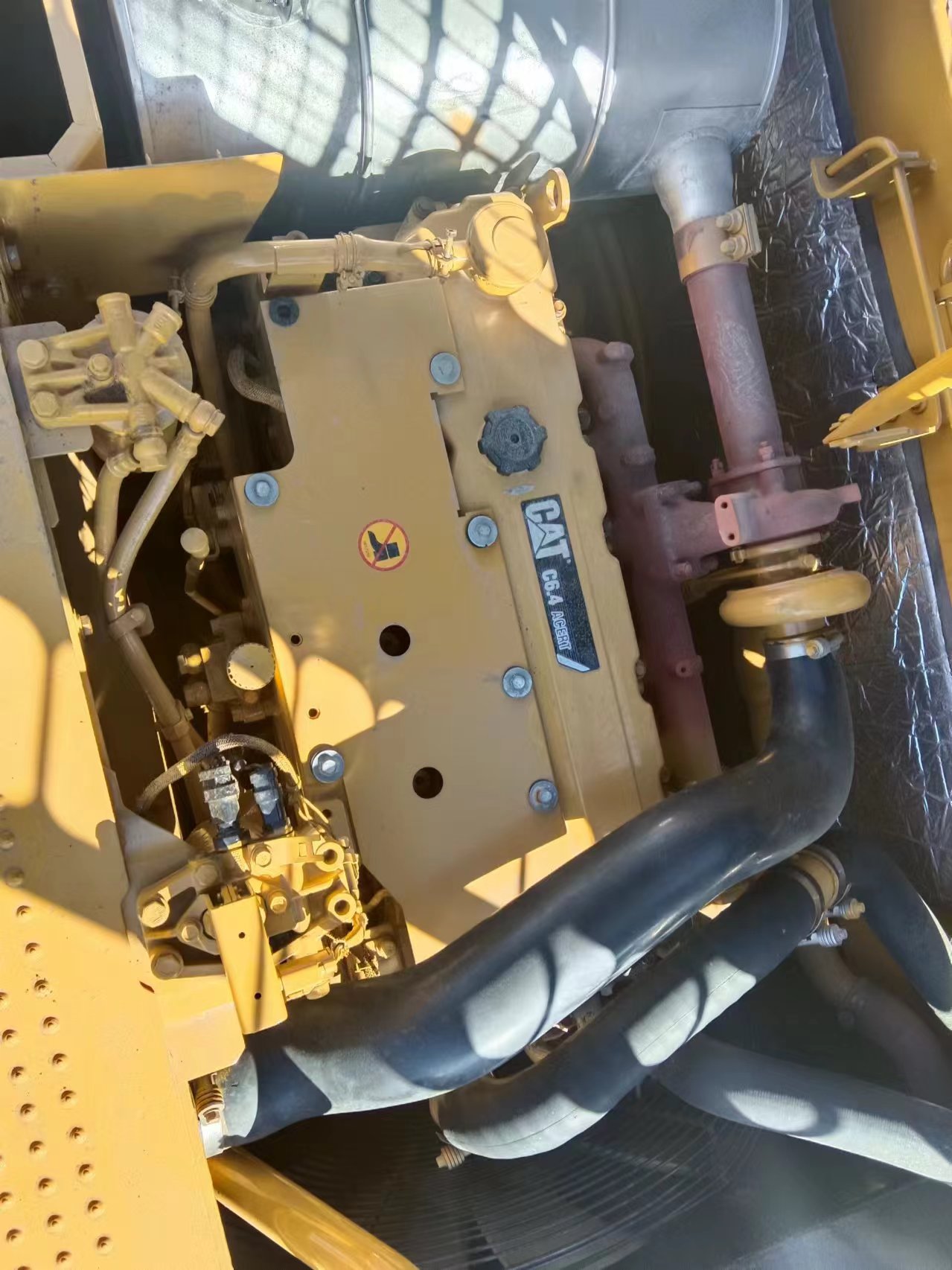 Second Hand Excavator CAT 320D2 112 kW Japan Origin in Excellent Condition for Sale
