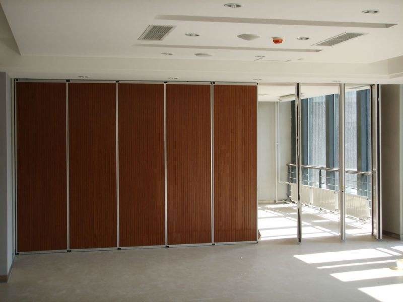 Lightweight Sliding Folding Exhibition Partition Walls Hang Track On The Ceiling