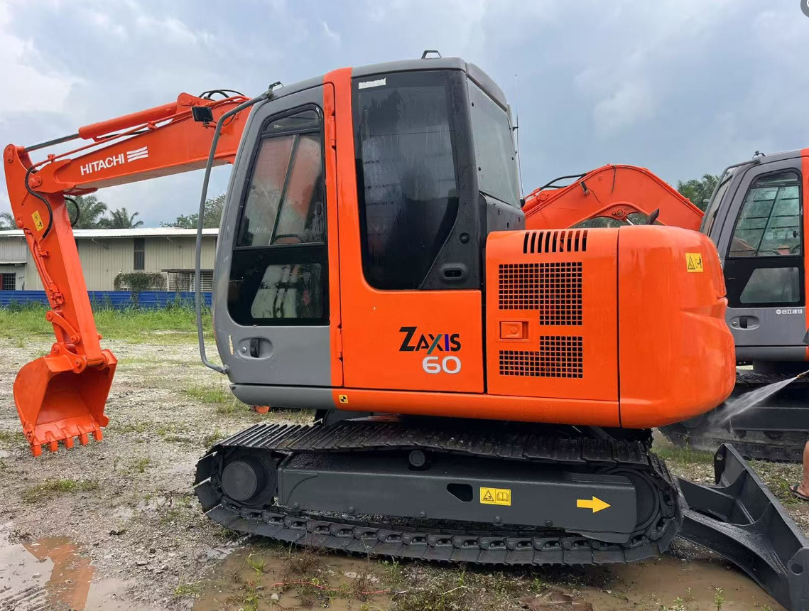 5850KG Hitachi ZX60 Used Crawler Excavators 6 Ton Construction Machine