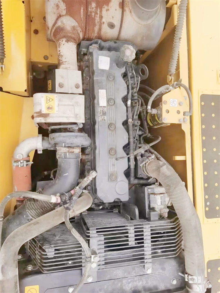 Moving Speed 4.6 km/h 21 Ton Komatsu PC210 Excavator with Cummins Engine in Shanghai