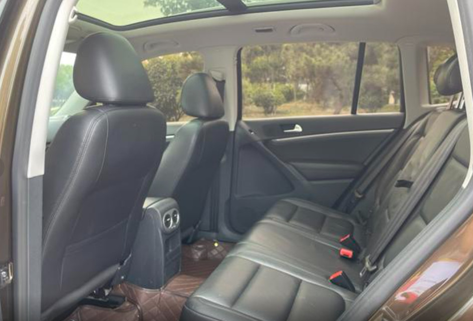Tiguan 2015 1.8TSI Automatic 2WD Luxury Model SAIC Volkswagen Compact SUV Gasoline 1.8T 160HP L4 6-speed Manual
