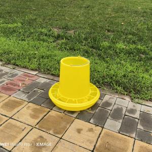 China 13L Durable Yellow Round Plastic Poultry Ration Feeding Bucket Customizable factory