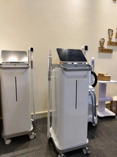 Stationary Diode Laser Hair Removal Machine With 15.6 Inch Color Touch Screen